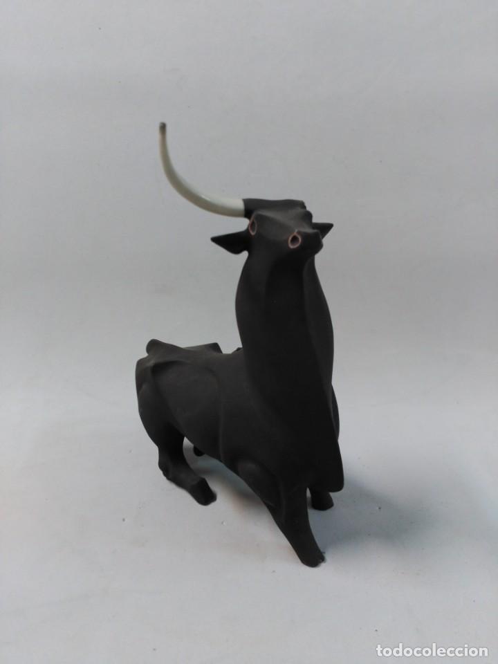 Antig&uuml;edades: TORO DE CERAMICA DE ALGORA - Foto 9