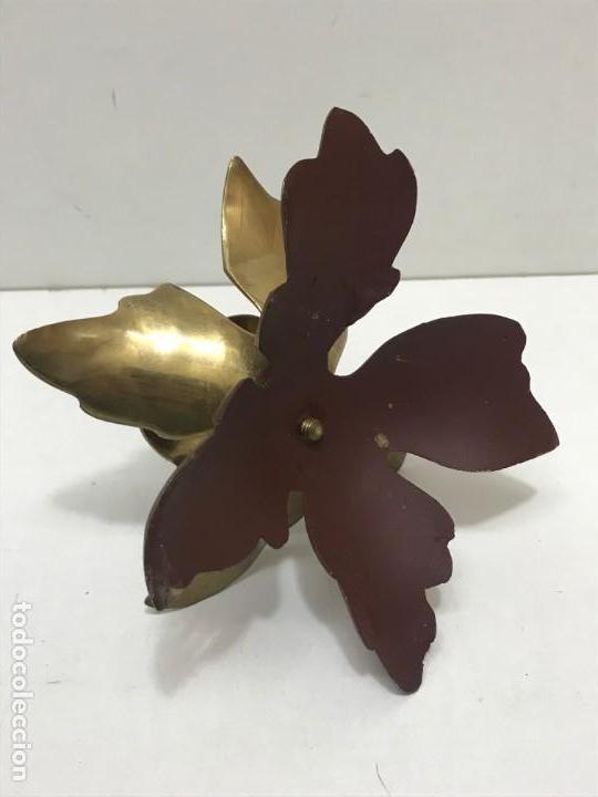 Antig&uuml;edades: PORTAVELAS FORMA DE FLOR BRONCE - Foto 4