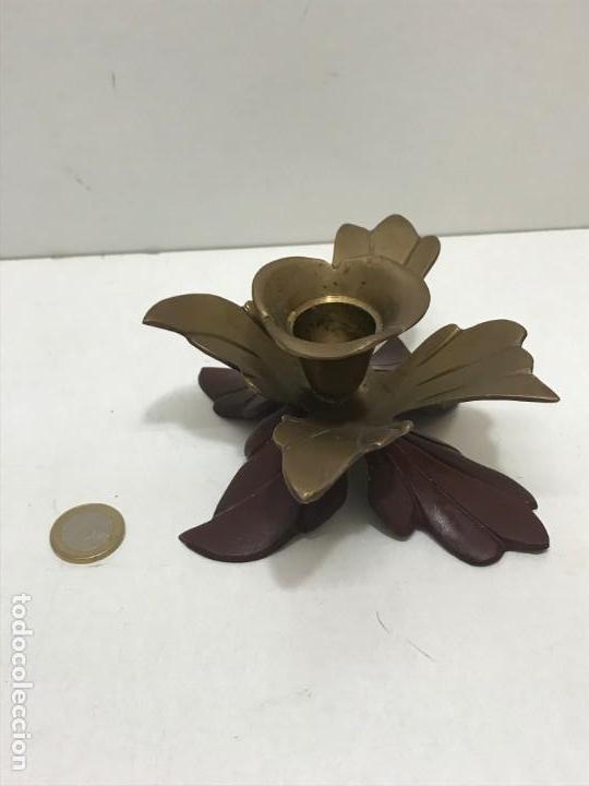 Antig&uuml;edades: PORTAVELAS FORMA DE FLOR BRONCE - Foto 5