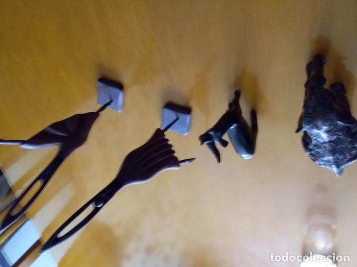Antiquit&eacute;s: CONJUNTO de 4 obras en madera tallada, dos bailarinas cubanas, un elefante tailand&eacute;s y un ant&iacute;lope d