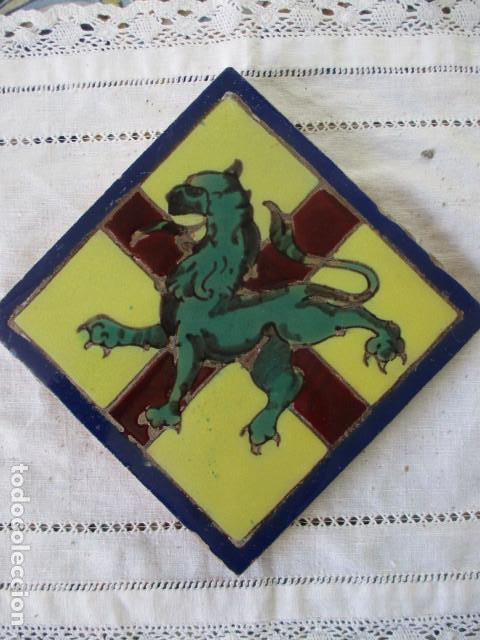 Antig&uuml;edades: azulejo heraldico Ramos Rejano - Foto 1