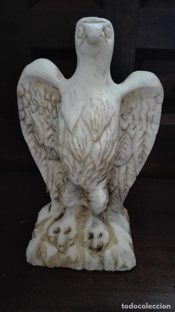 Antiques: &Aacute;guila de alabastro