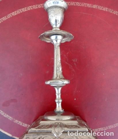 Antig&uuml;edades: candelabro en metal plateado, labrado - Foto 1