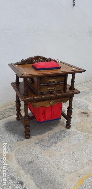 Antiques: Costurero de madera y torneados