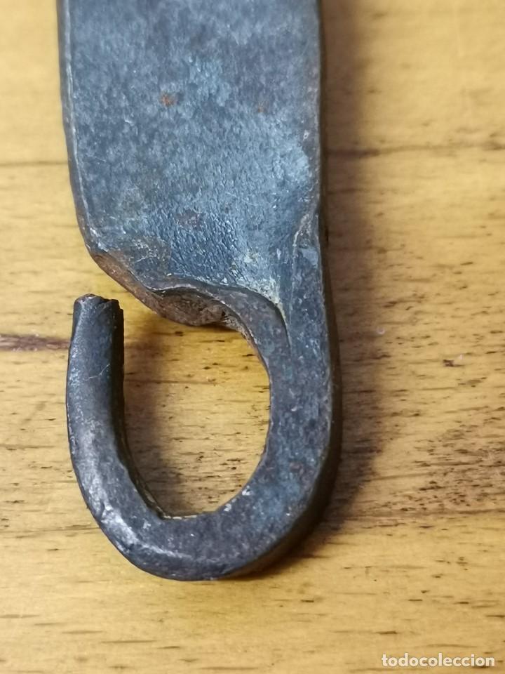 Antig&uuml;edades: Cucharon de 44cm de bronce con mango de hierro - Foto 7