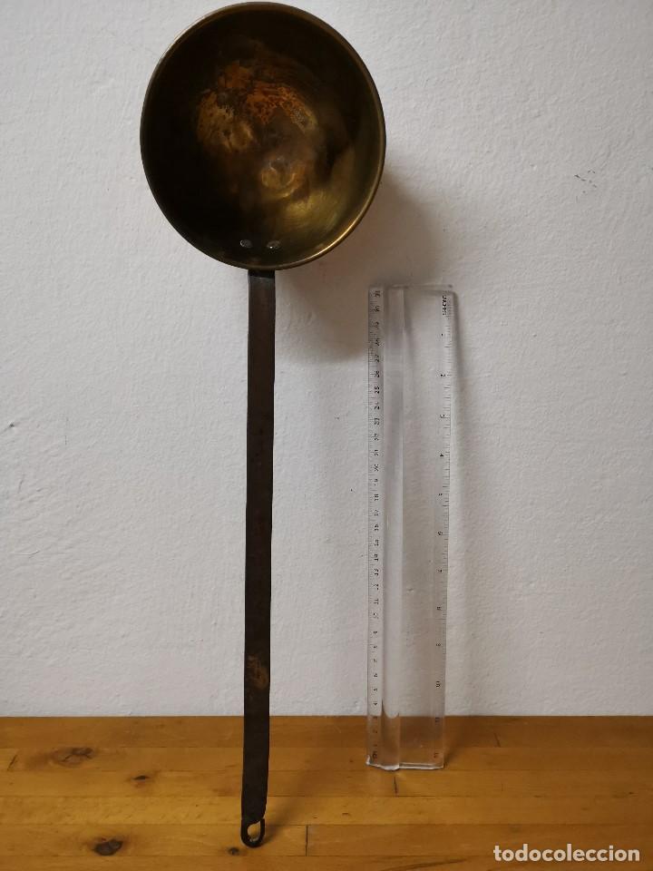Antig&uuml;edades: Cucharon de 44cm de bronce con mango de hierro - Foto 11