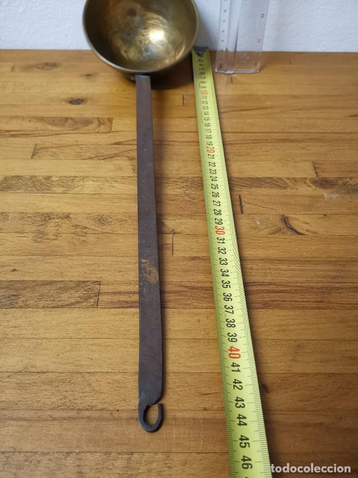 Antig&uuml;edades: Cucharon de 44cm de bronce con mango de hierro - Foto 12