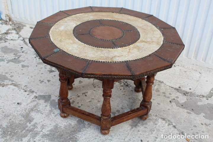 Antig&uuml;edades: mesa en madera y metal con tachuelas - Foto 3