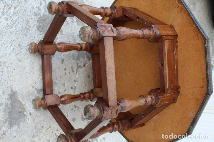 Antig&uuml;edades: mesa en madera y metal con tachuelas - Foto 4