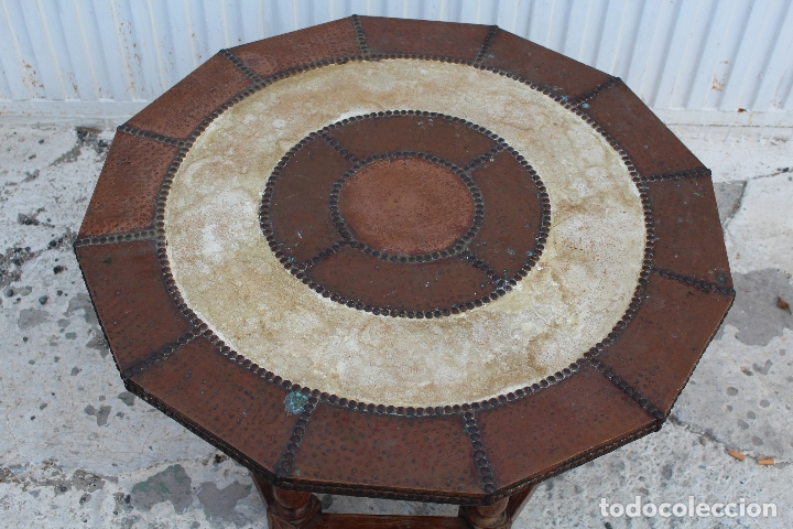 Antig&uuml;edades: mesa en madera y metal con tachuelas - Foto 6