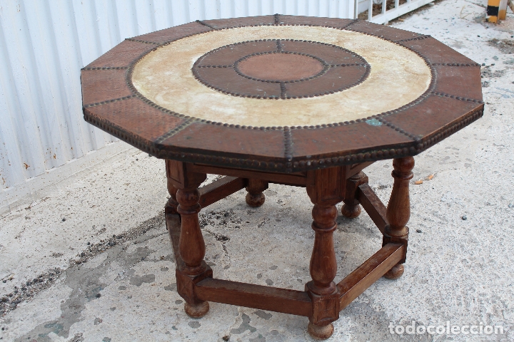 Antig&uuml;edades: mesa en madera y metal con tachuelas - Foto 7