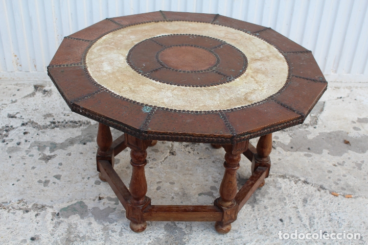 Antig&uuml;edades: mesa en madera y metal con tachuelas - Foto 1