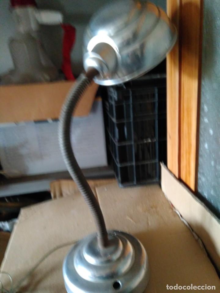 Antig&uuml;edades: ANTIGUO FLEXO MET&Aacute;LICO DE MESA - Foto 1