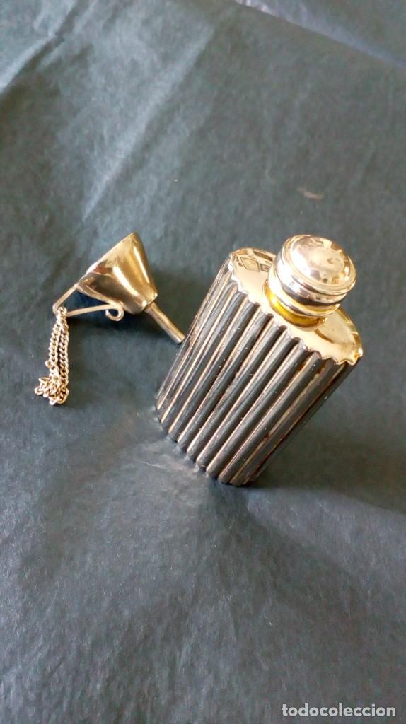 Antig&uuml;edades: Perfumero plateado con embudo - Foto 2