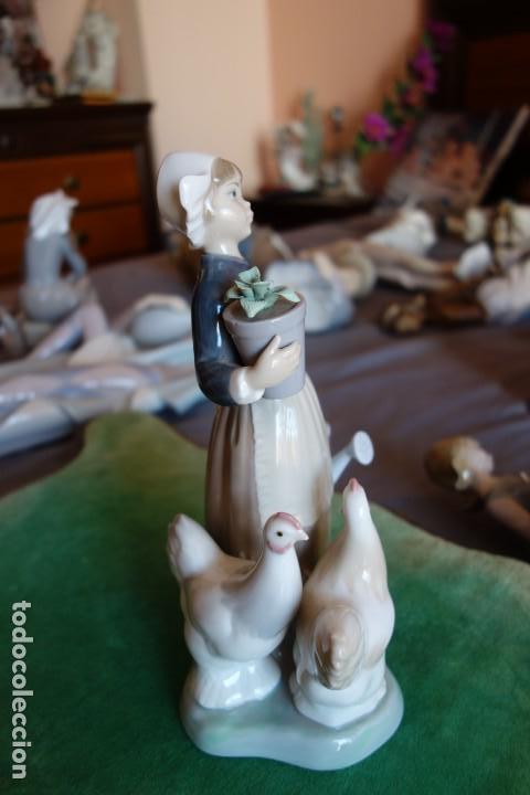 Antig&uuml;edades: Alimento mis gallinas LLADRO - Foto 2