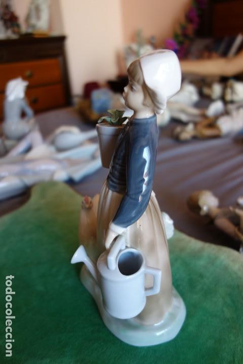 Antig&uuml;edades: Alimento mis gallinas LLADRO - Foto 4