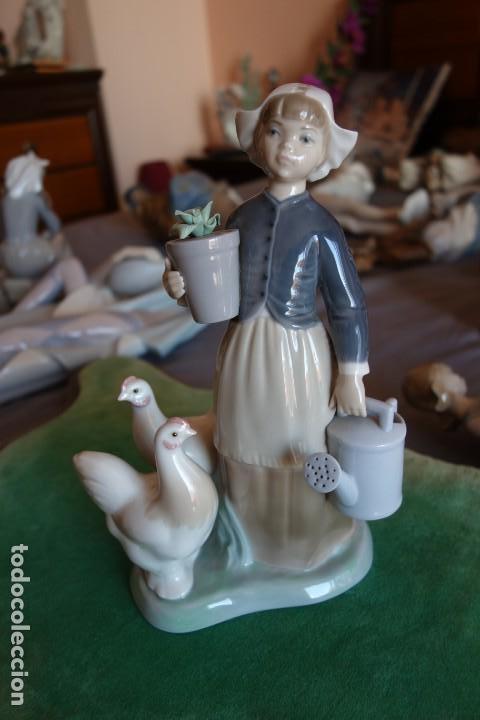 Antig&uuml;edades: Alimento mis gallinas LLADRO - Foto 1