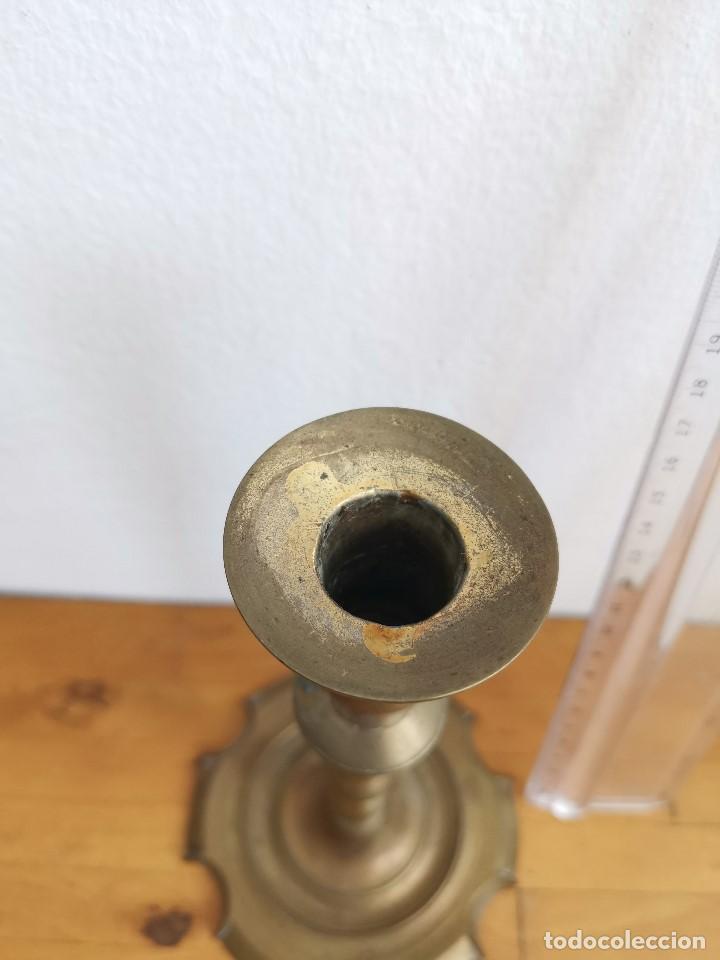 Antig&uuml;edades: Candelabro de laton bronce antiguo - Foto 3