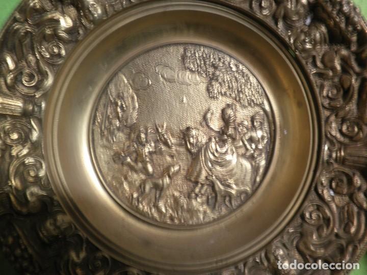 Antig&uuml;edades: Dos precioso platos de bronce - Foto 3