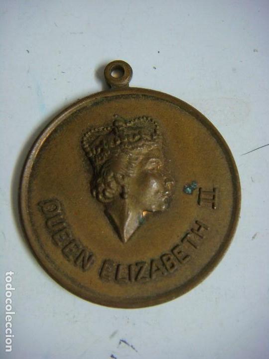 Antig&uuml;edades: MEDALLA DE QUEEN ELIZABETH II - Foto 1