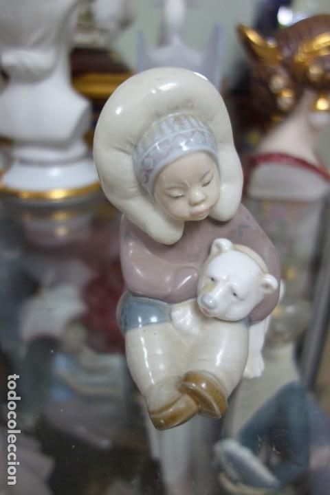 Antig&uuml;edades: Esquimal con su osito de LLADR&Oacute; . - Foto 1