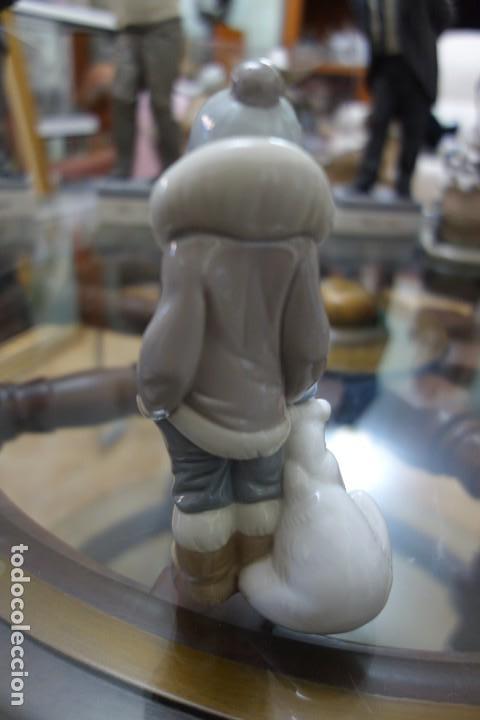 Antig&uuml;edades: Esquimal con osito de LLADR&Oacute; . - Foto 3