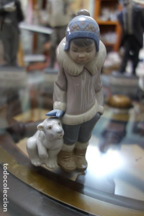 Antig&uuml;edades: Esquimal con osito de LLADR&Oacute; . - Foto 1