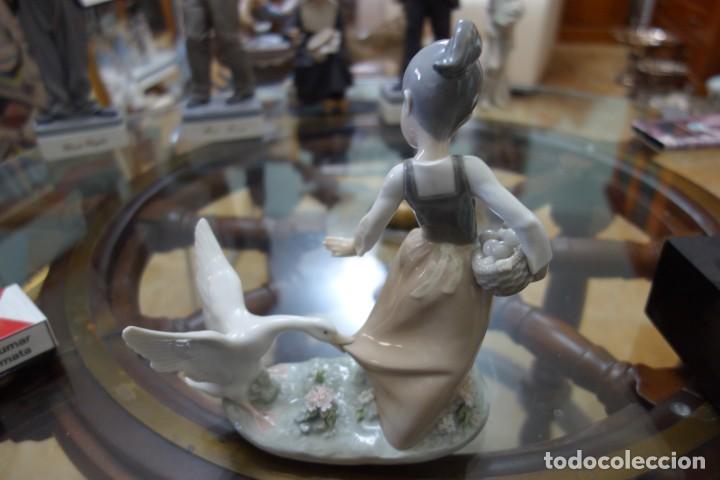 Antig&uuml;edades: La oca me persigue, de LLADRO perfecta - Foto 3