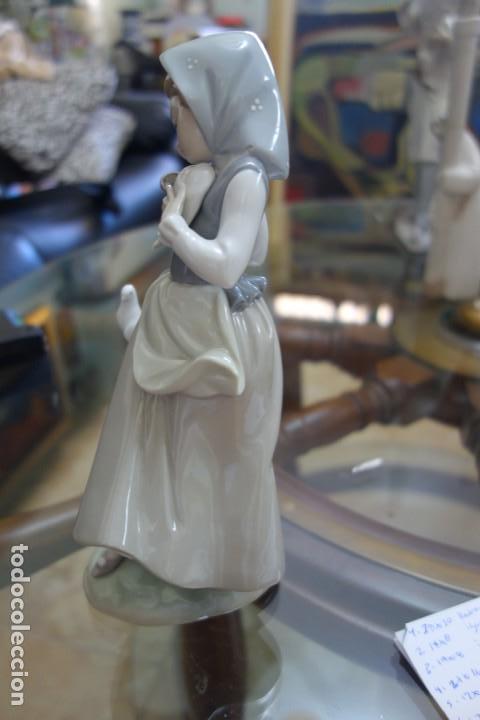 Antig&uuml;edades: Alimentando mis palomas de LLADRO DE LOS A&Ntilde;OS 70 - Foto 2