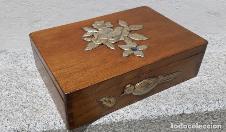 Antig&uuml;edades: Antig&uuml;a caja joyero de madera - Foto 1