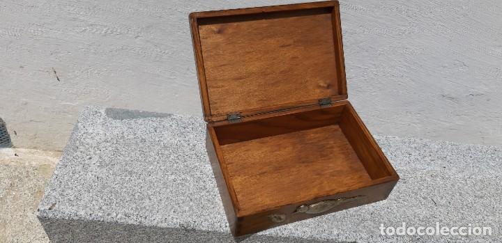 Antig&uuml;edades: Antig&uuml;a caja joyero de madera - Foto 4