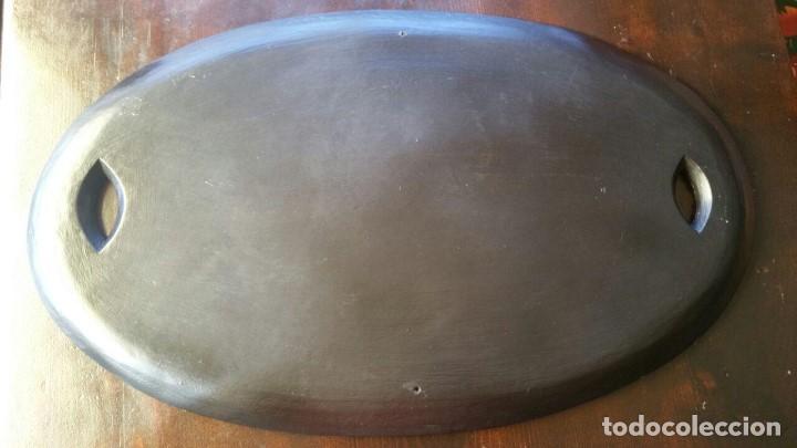 Antig&uuml;edades: BANDEJA DE MADERA TALLADA Y PINTADA A MANO CON PECES - Foto 5
