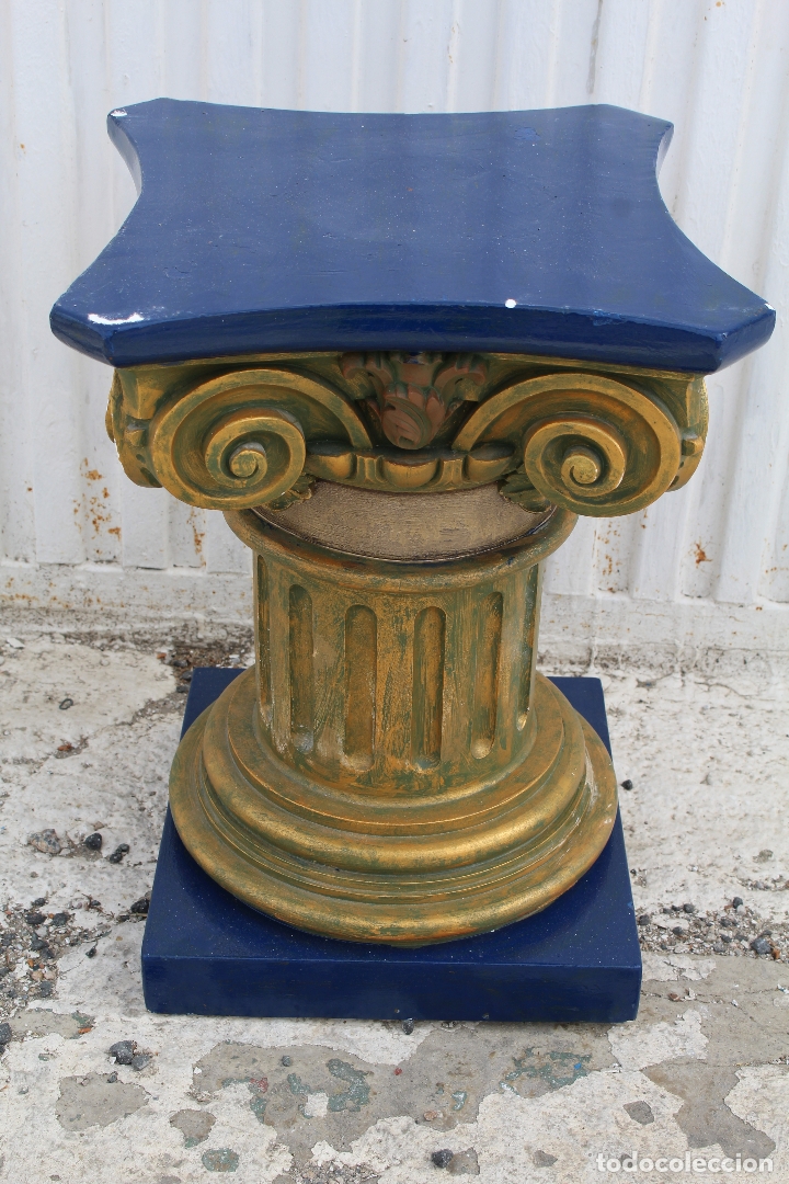 Antig&uuml;edades: columna peana antigua de yeso