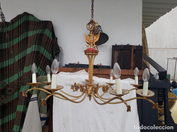 Antig&uuml;edades: lampara de metal con escudo - Foto 2