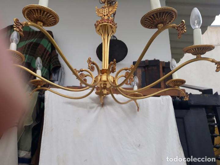 Antig&uuml;edades: lampara de metal con escudo - Foto 3
