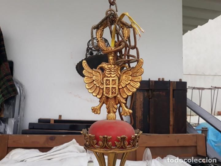Antig&uuml;edades: lampara de metal con escudo - Foto 4