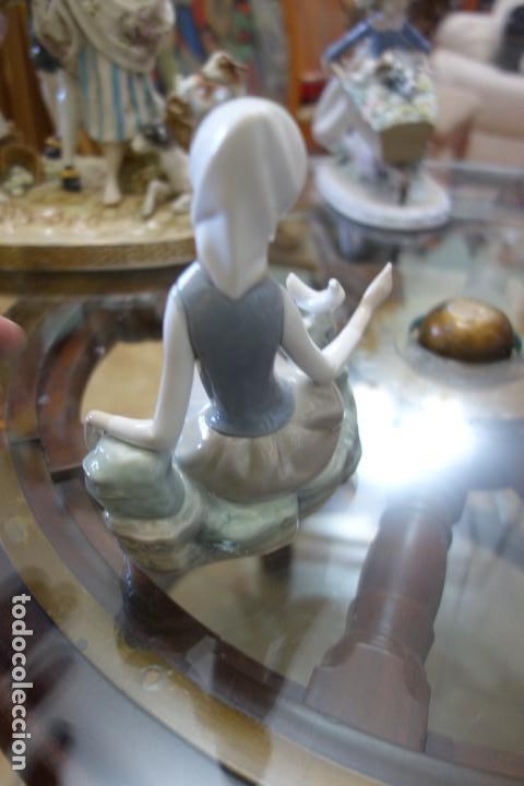Antig&uuml;edades: Chica mirando la paloma de LLADR&Oacute; . - Foto 3