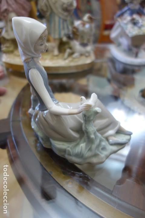 Antig&uuml;edades: Chica mirando la paloma de LLADR&Oacute; . - Foto 4