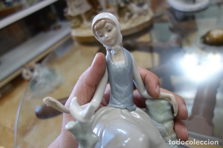 Antig&uuml;edades: Chica mirando la paloma de LLADR&Oacute; . - Foto 5