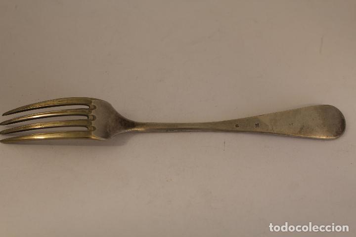 Antig&uuml;edades: tenedor con plata de ley punzonada - Foto 2