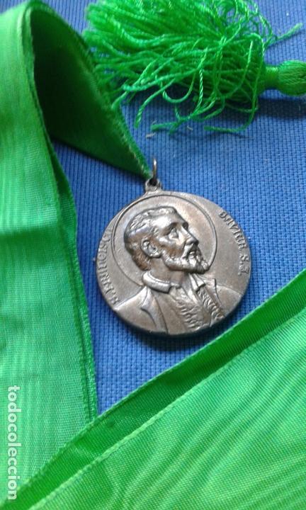 Antig&uuml;edades: MEDALLA CON CINTA Y BORLON DE SAN FRANCISCO JAVIER Y LA INMACULADA CONCEPCION - Foto 1