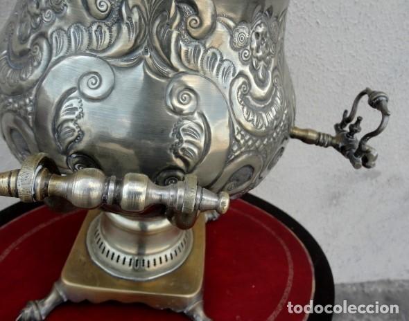 Antig&uuml;edades: Samovar antiguo de metal repujado - Foto 8