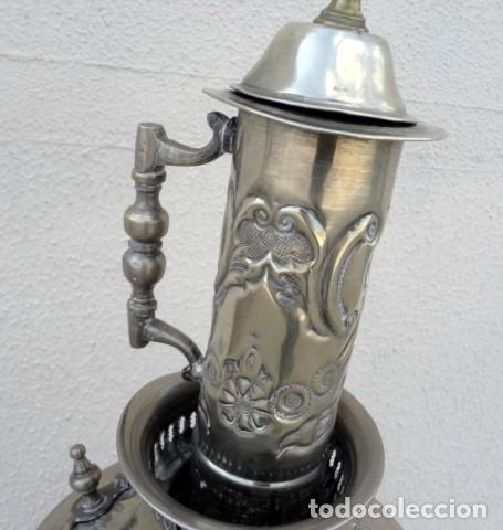 Antig&uuml;edades: Samovar antiguo de metal repujado - Foto 9