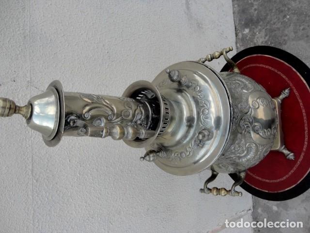Antig&uuml;edades: Samovar antiguo de metal repujado - Foto 13