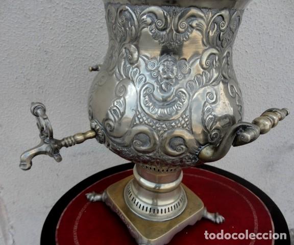 Antig&uuml;edades: Samovar antiguo de metal repujado - Foto 15