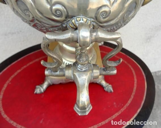 Antig&uuml;edades: Samovar antiguo de metal repujado - Foto 18