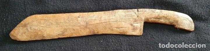 Antig&uuml;edades: CUCHILLO DE MADERA - Foto 2