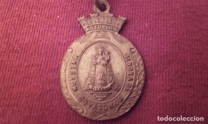 Antig&uuml;edades: Medalla antigua Virgen de Covadonga. - Foto 1