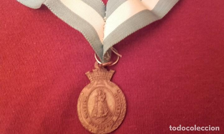 Antig&uuml;edades: Medalla antigua Virgen de Covadonga. - Foto 3