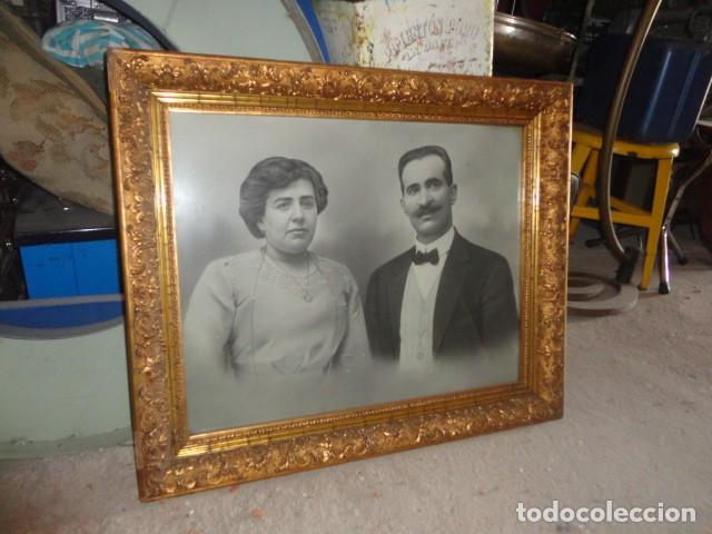 Antig&uuml;edades: Importante marco antiguo grande 71 X 58 X 6 cm. con fotograf&iacute;a marido y mujer